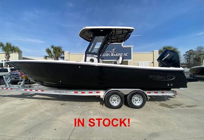2024 Robalo 266 Cayman Solid Deepwater Black